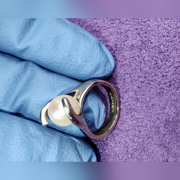 14k stamped Gold ring with cultured Akoya Pearl. Size 3.75 - Picture 5 of 7